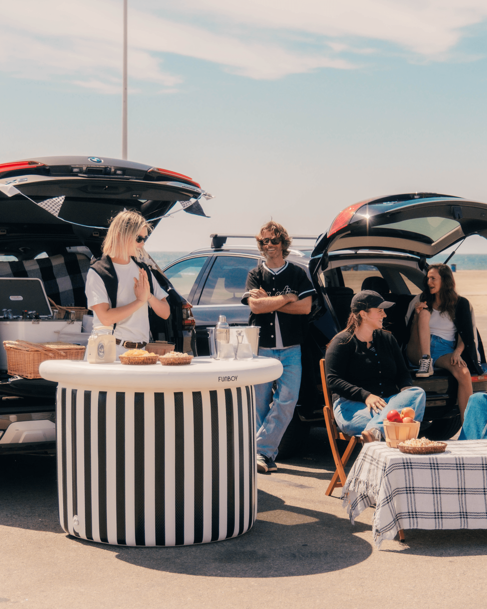 Inflatable Portable Bar perfect for Tailgates, Parties & Halloween | FUNBOY US
